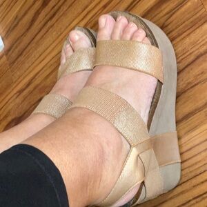 OTBT Sandals Unworn Size 9 Gold Distressed